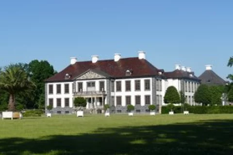 Schloss Oranienbaum: Ansicht von der Gartenseite